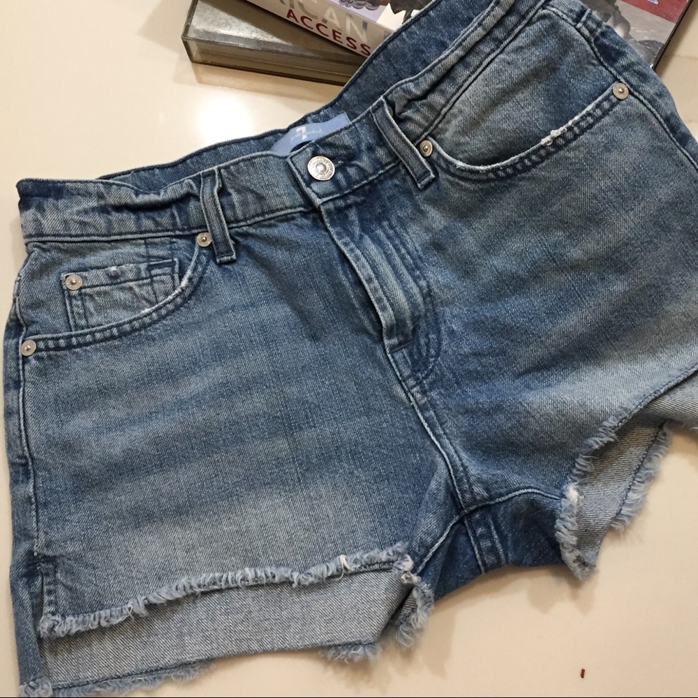 🎈Sale🎈 7 for all man kind Jean shorts size 25